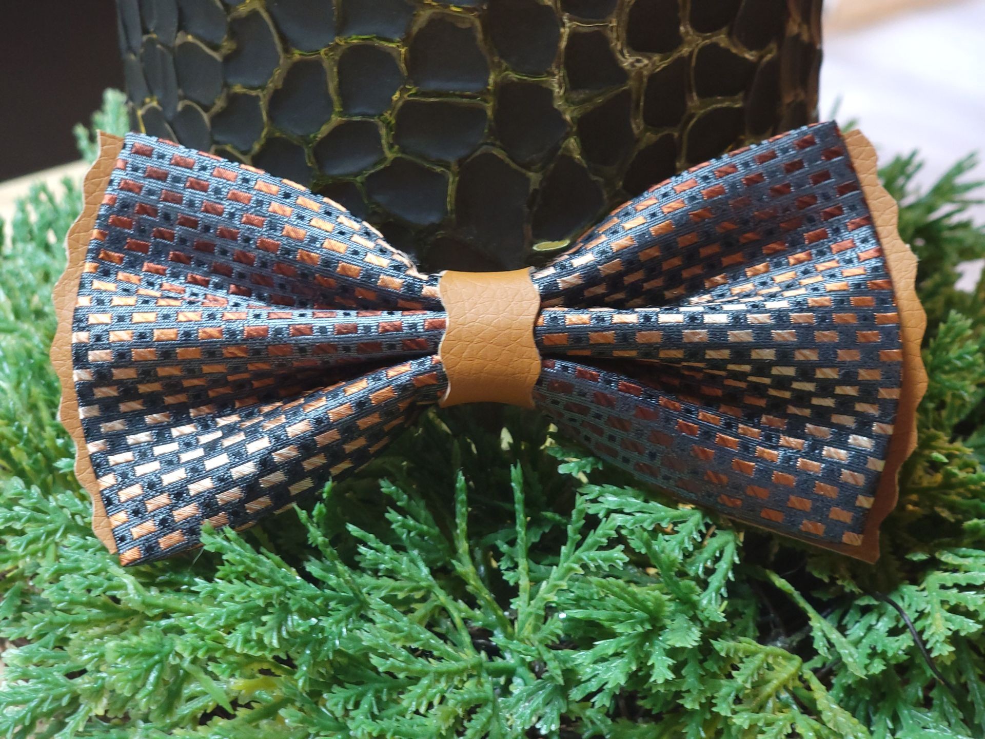 The Clarence HipBows Bow Ties