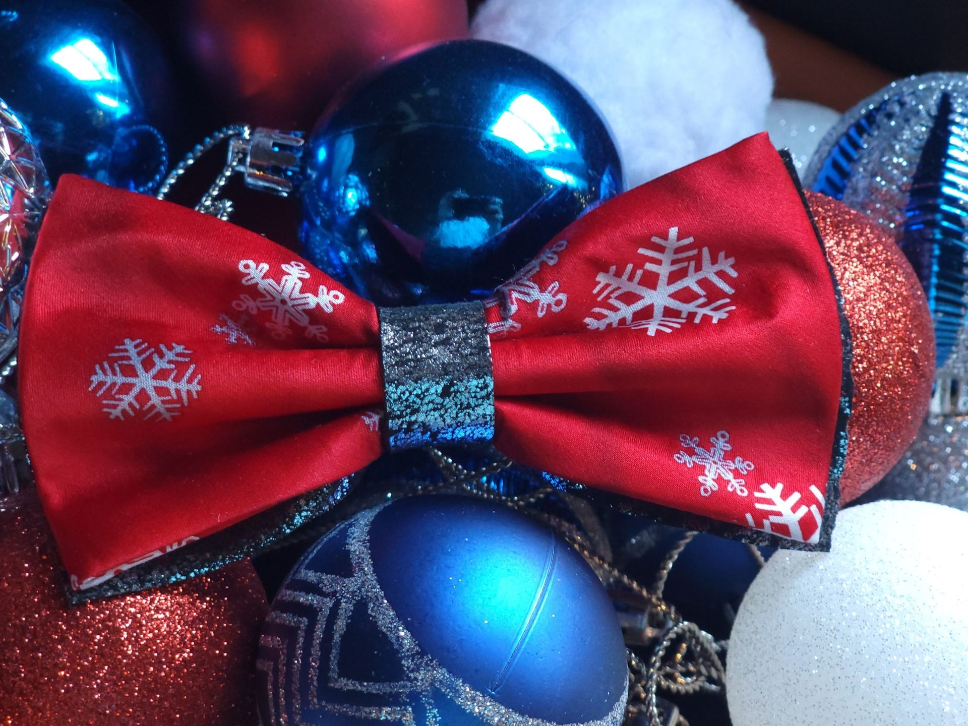 The Snowflake Bowtie by HipBows Holiday Collection